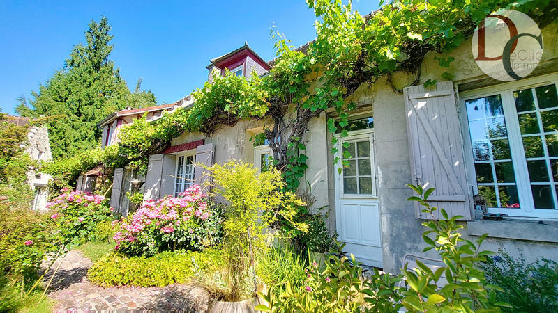 Maison - 286 m² - 10 pièces