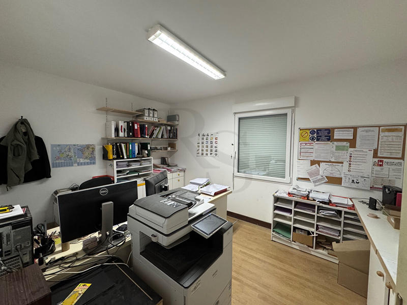 Local commercial - 324 m² - 5 pièces