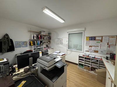 Local commercial - 324 m² - 5 pièces