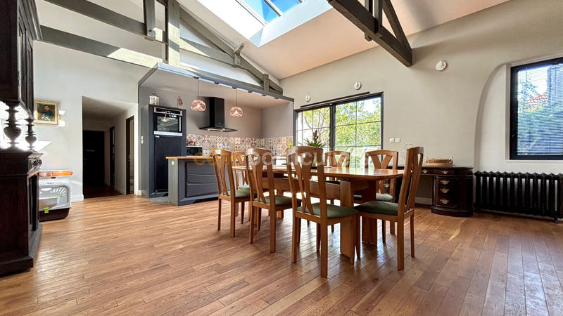 Maison - 305 m² - 7 pièces