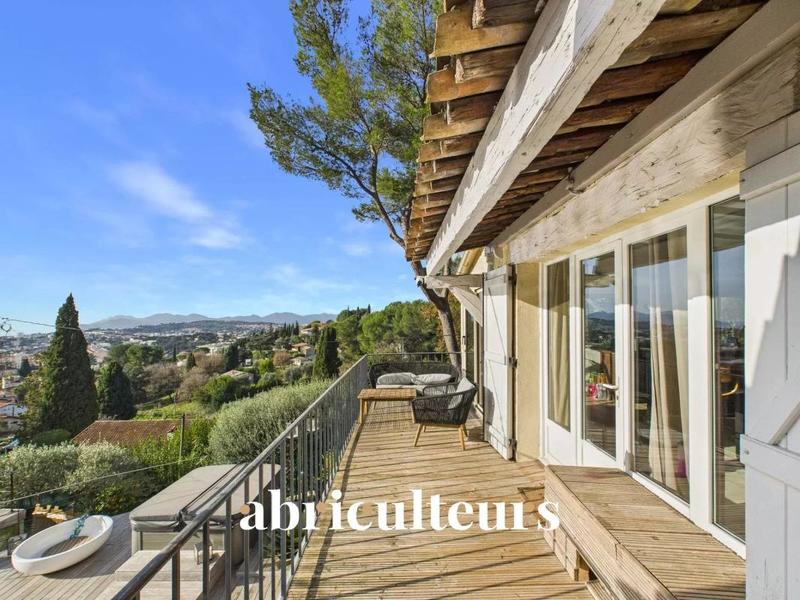 Villa - 227 m² - 7 pièces