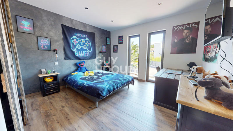 Maison - 240 m² - 7 pièces