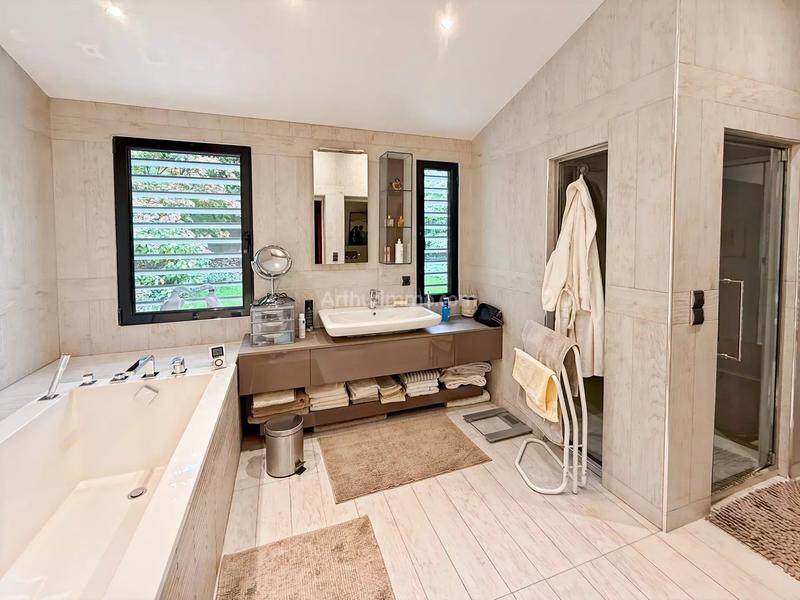 Maison - 291 m² - 9 pièces