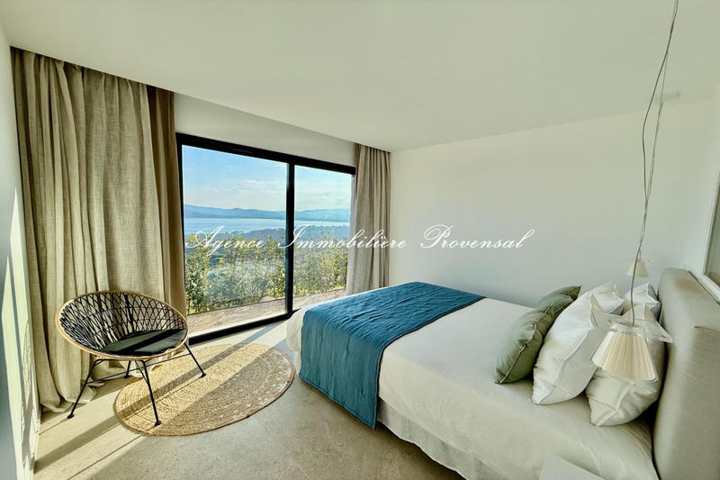 Maison contemporaine - 383 m² - 6 pièces