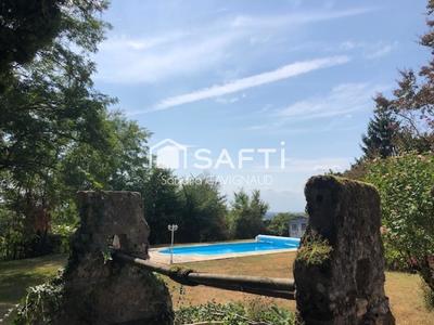 Maison - 370 m² - 12 pièces