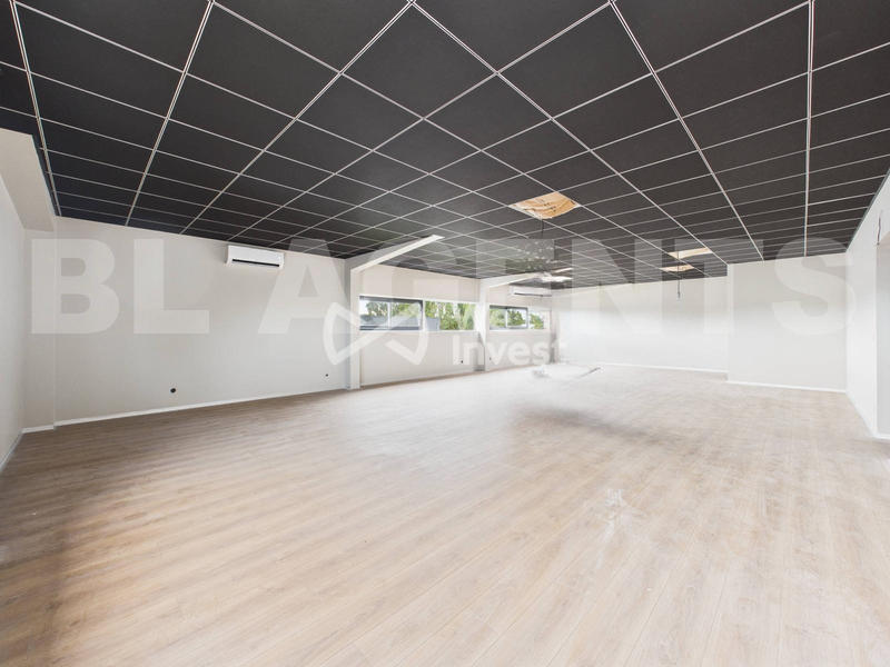 Local commercial - 1 468 m²