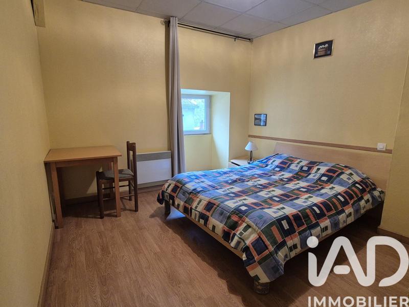 Maison - 280 m² - 9 pièces