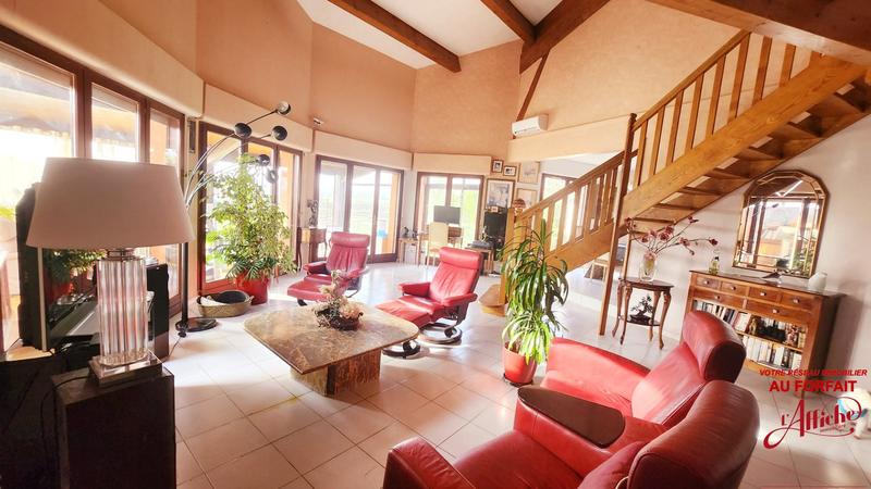 Maison - 255 m² - 7 pièces