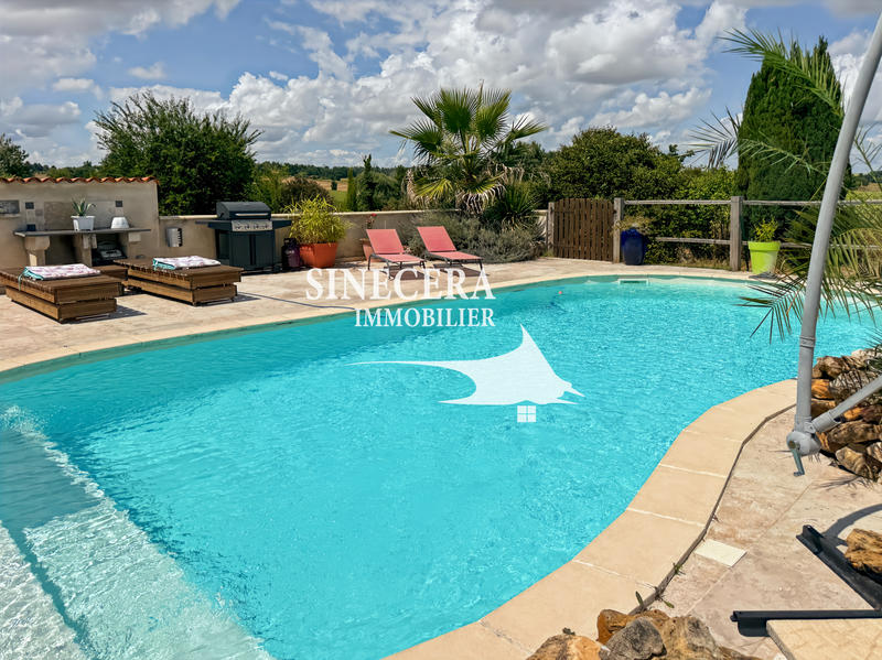 Maison - 232 m² - 8 pièces