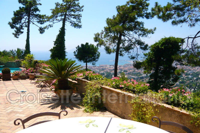 Propriété - 475 m² - 7 pièces