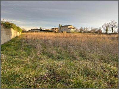 Terrain constructible - 1 626 m²