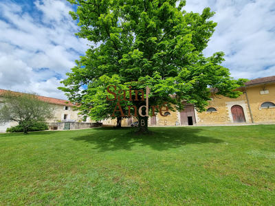 Maison - 300 m² - 8 pièces