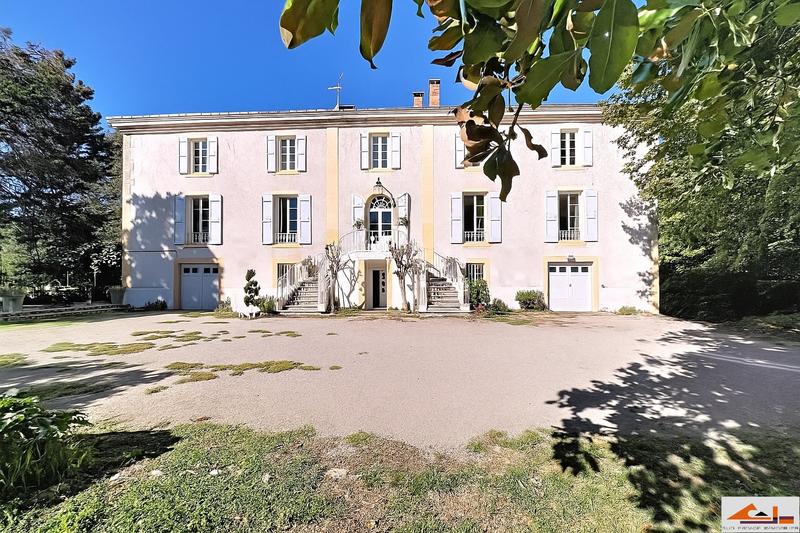 Château - 840 m² - 20 pièces