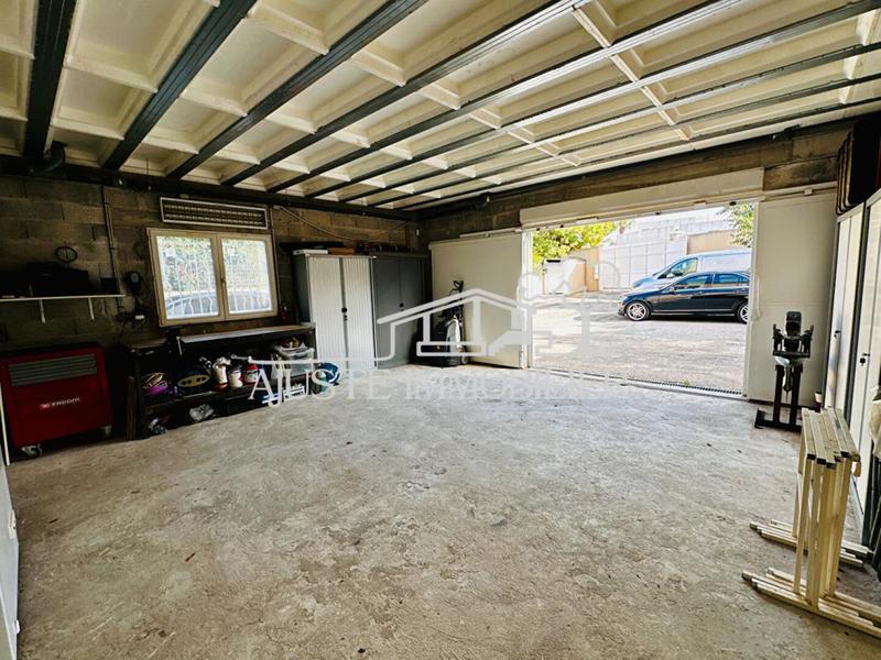 Local d'activité / Entrepôt - 300 m² - 7 pièces