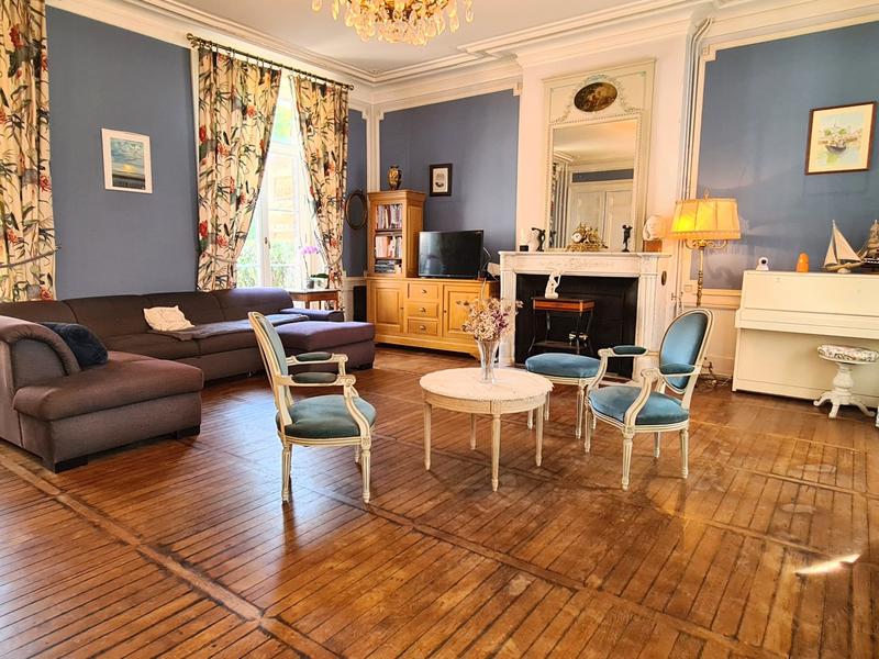 Maison ancienne - 400 m² - 14 pièces