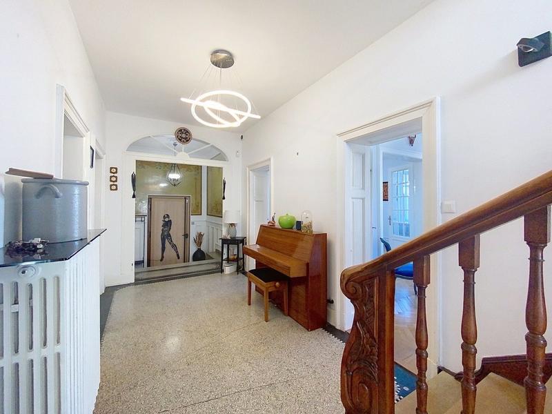 Maison - 299 m² - 9 pièces