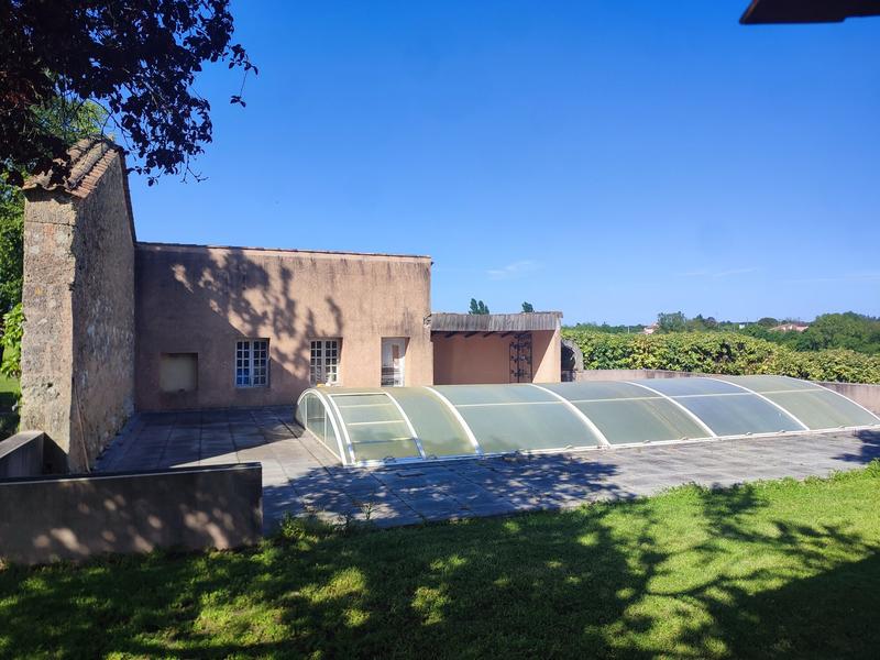 Maison - 552 m² - 16 pièces