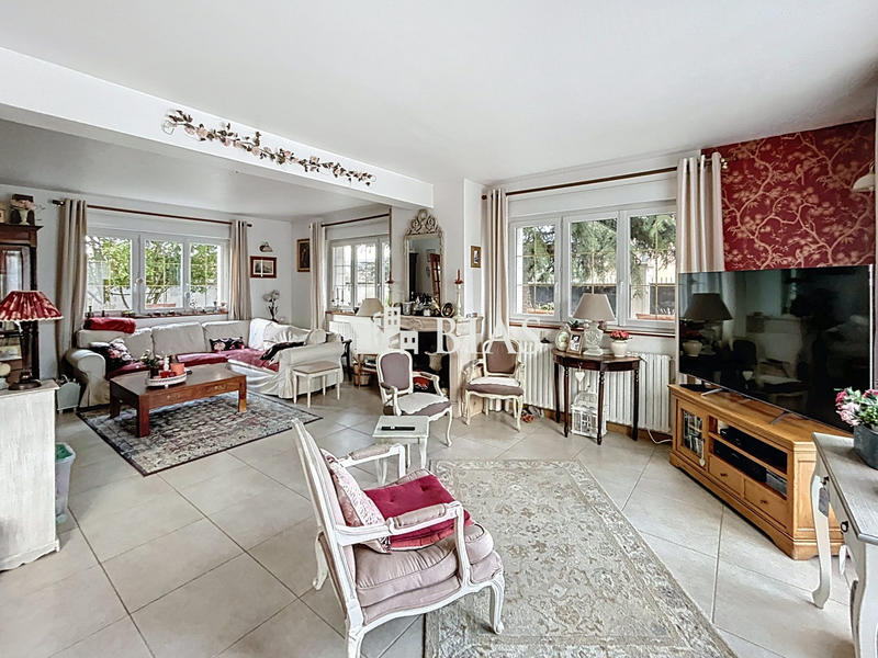 Maison - 300 m² - 7 pièces