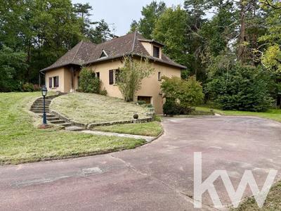 Maison - 180 m² - 10 pièces