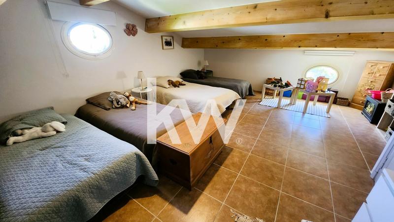 Maison - 247 m² - 9 pièces