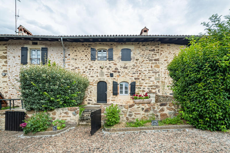 Maison - 1 791 m² - 39 pièces