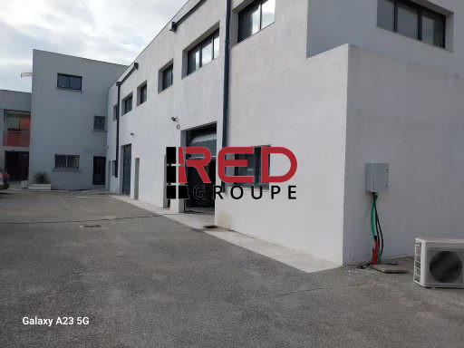 Entrepôt - 230 m²