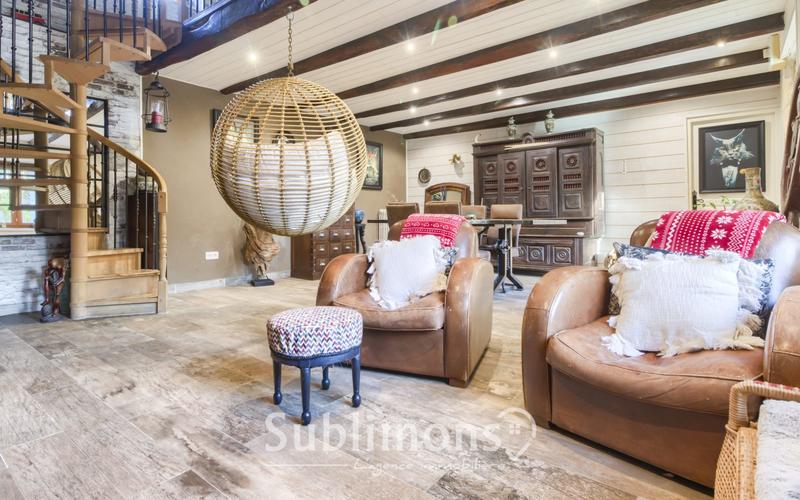 Maison - 423 m² - 15 pièces