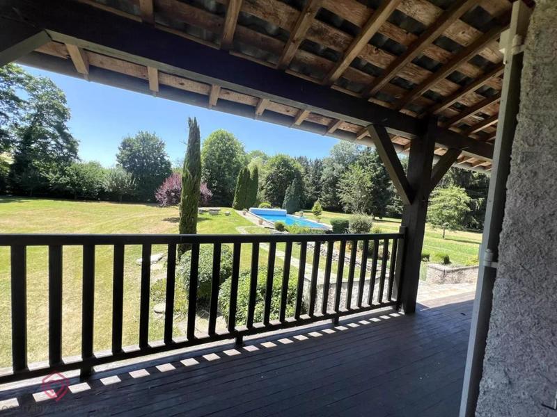 Propriété - 227 m² - 7 pièces