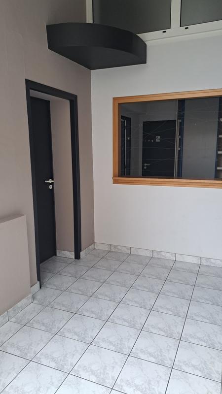 Local commercial - 70 m² - 4 pièces
