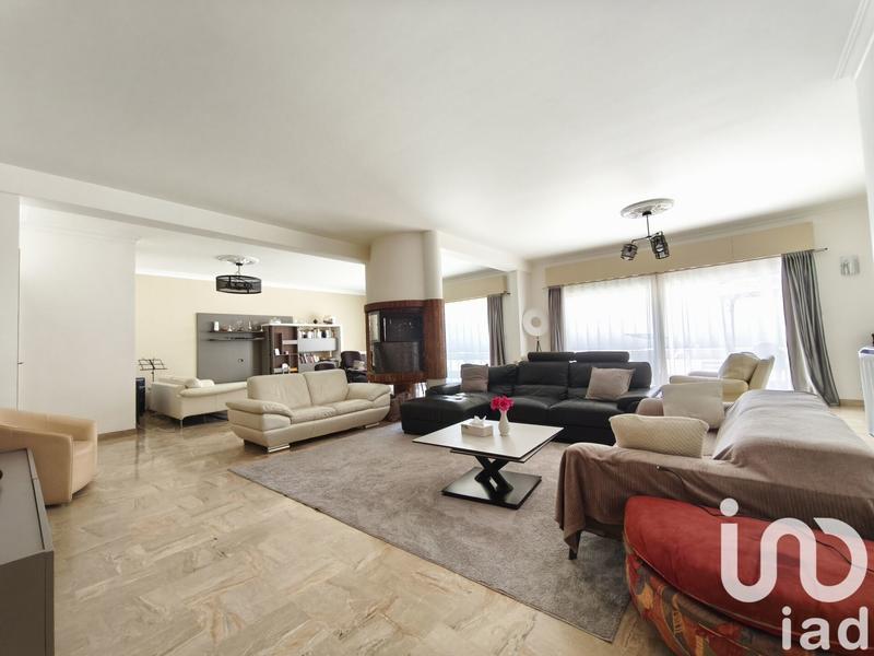 Maison - 303 m² - 9 pièces