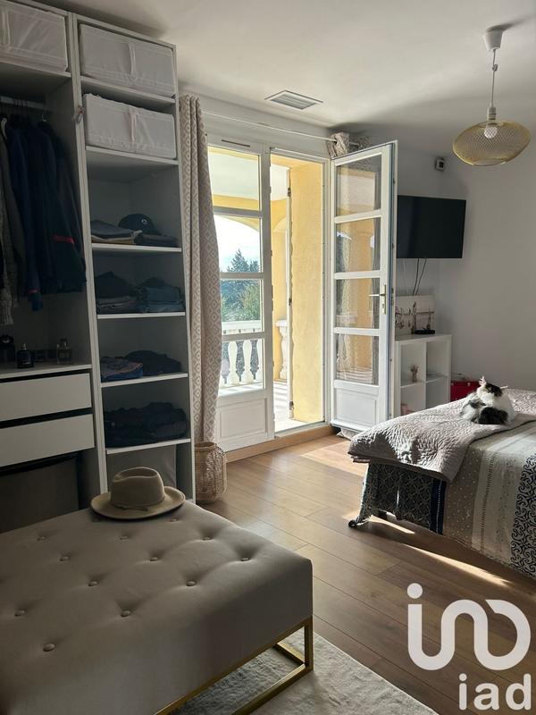 Maison - 214 m² - 8 pièces