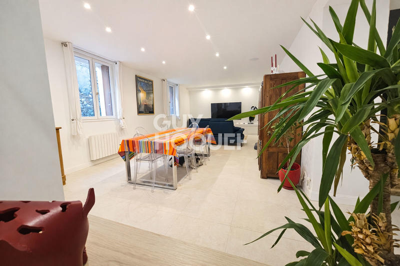 Maison - 224 m² - 6 pièces