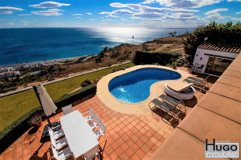 Villa - 355 m² - 10 pièces