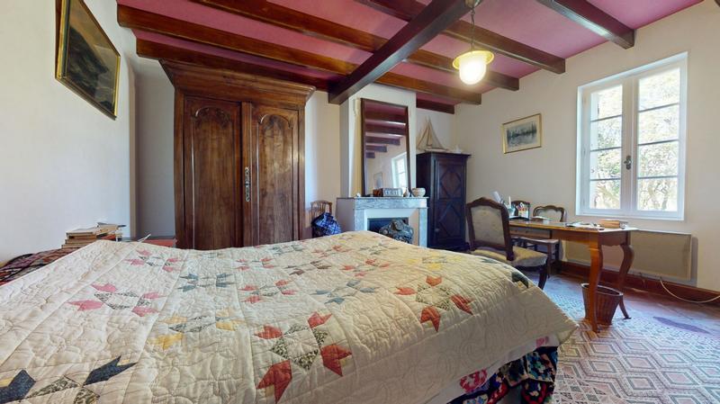 Maison traditionnelle - 280 m² - 8 pièces