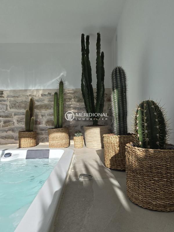 Maison - 460 m² - 6 pièces