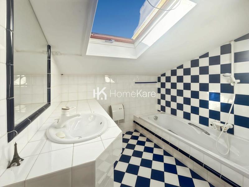 Propriété - 280 m² - 11 pièces