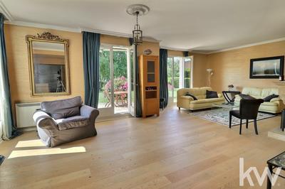 Maison - 240 m² - 9 pièces