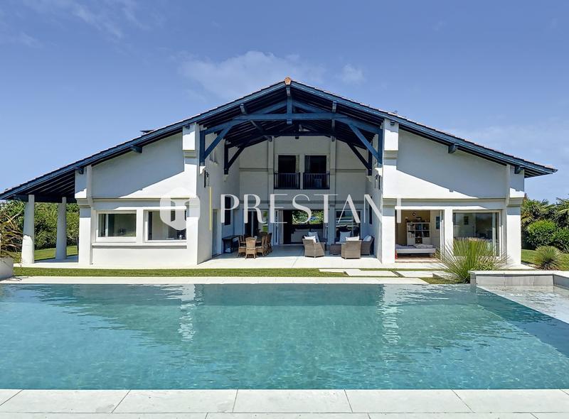 Maison - 301 m² - 11 pièces