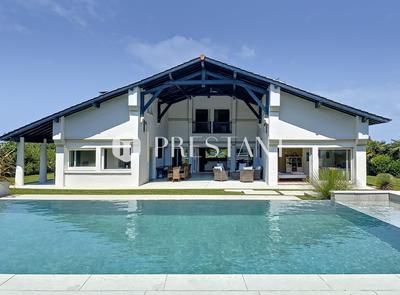 Maison - 301 m² - 11 pièces