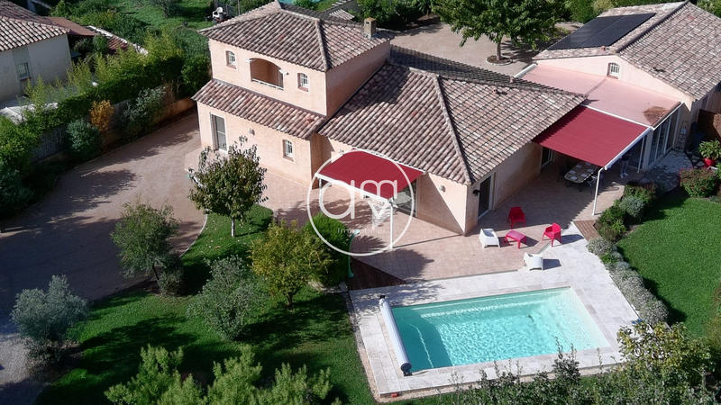 Maison - 253 m² - 9 pièces