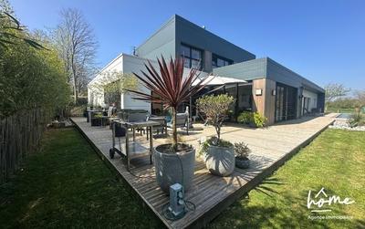 Maison contemporaine - 300 m² - 10 pièces