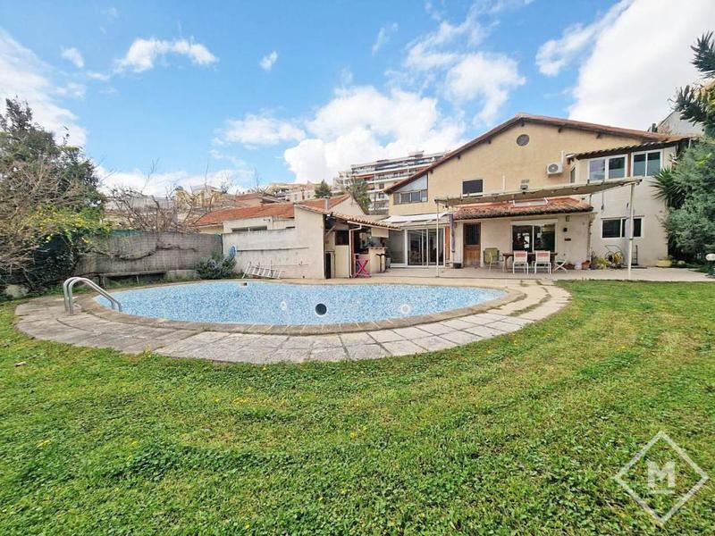 Maison - 282 m² - 7 pièces