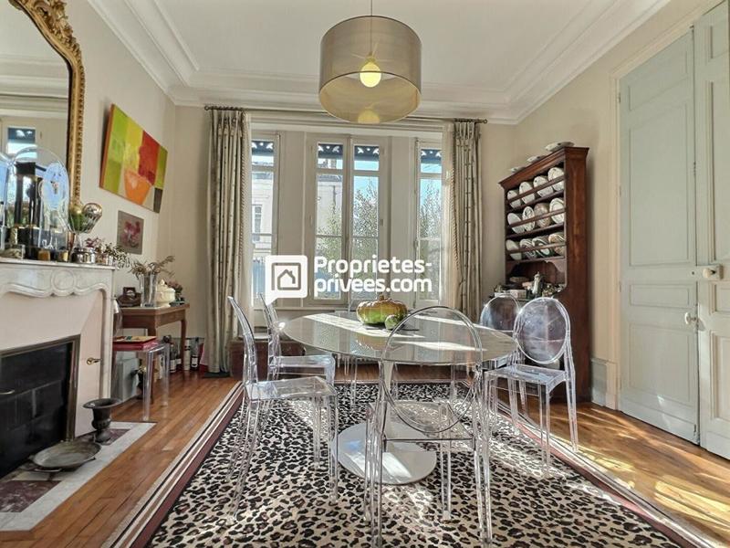 Maison - 236 m² - 8 pièces