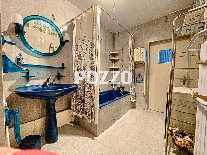 Maison - 202 m² - 9 pièces