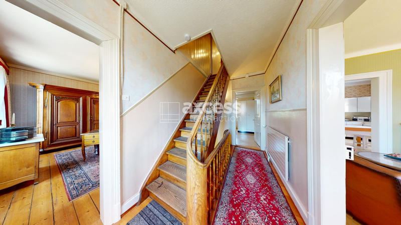 Maison - 234 m² - 10 pièces