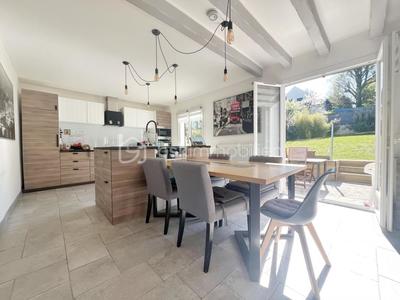 Maison traditionnelle - 147 m² - 6 pièces