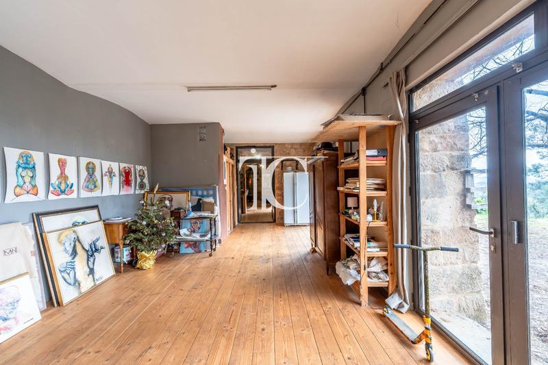 Maison - 275 m² - 11 pièces