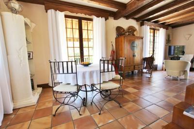 Maison - 230 m² - 8 pièces