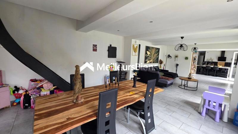 Maison - 140 m² - 5 pièces