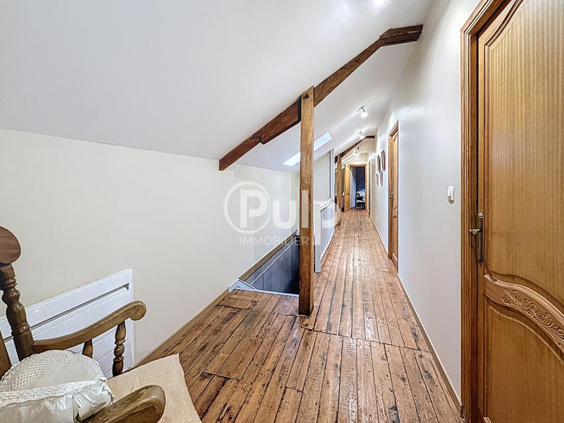 Maison - 227 m² - 9 pièces